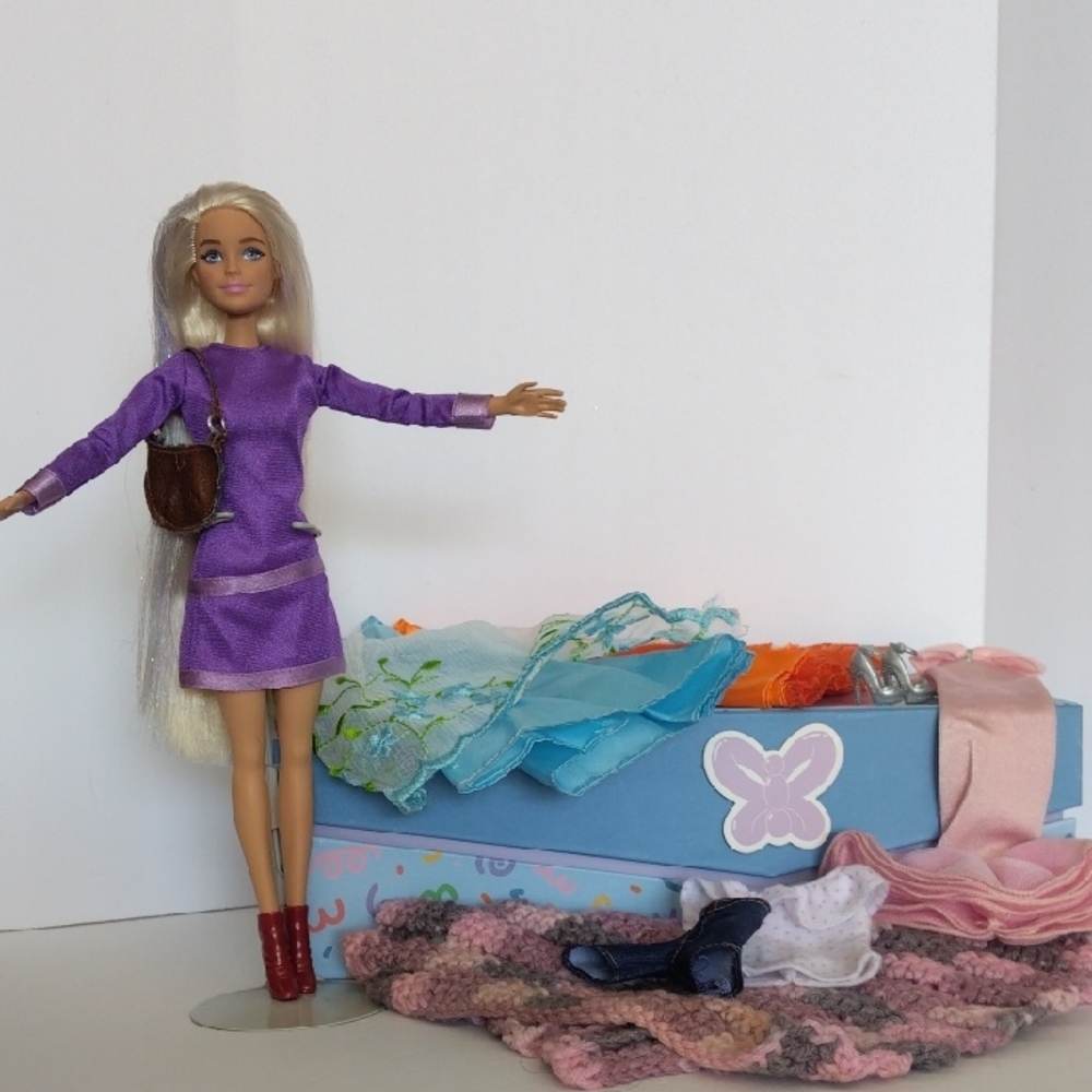 2015 Barbie with Long Blonde Hair, Includes decorative Box & Accessories
